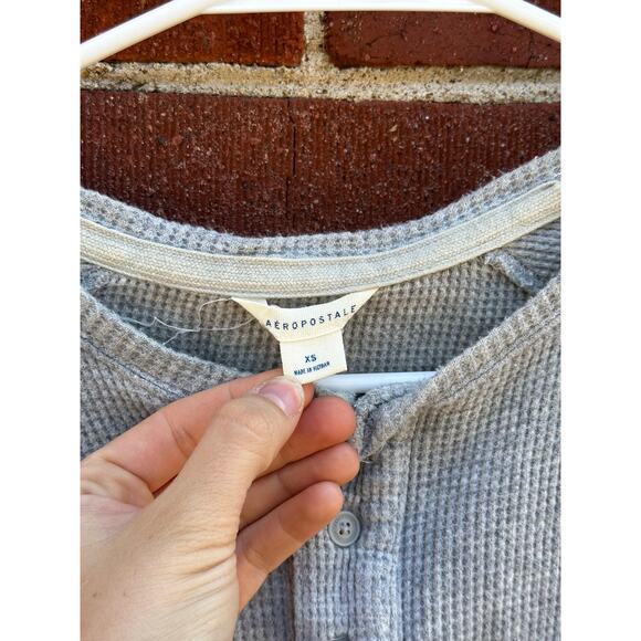 Aeropostale Waffle Knit Thermal Henley Top Women’s XS Gray Long Sleeve Basic - Picture 2 of 3